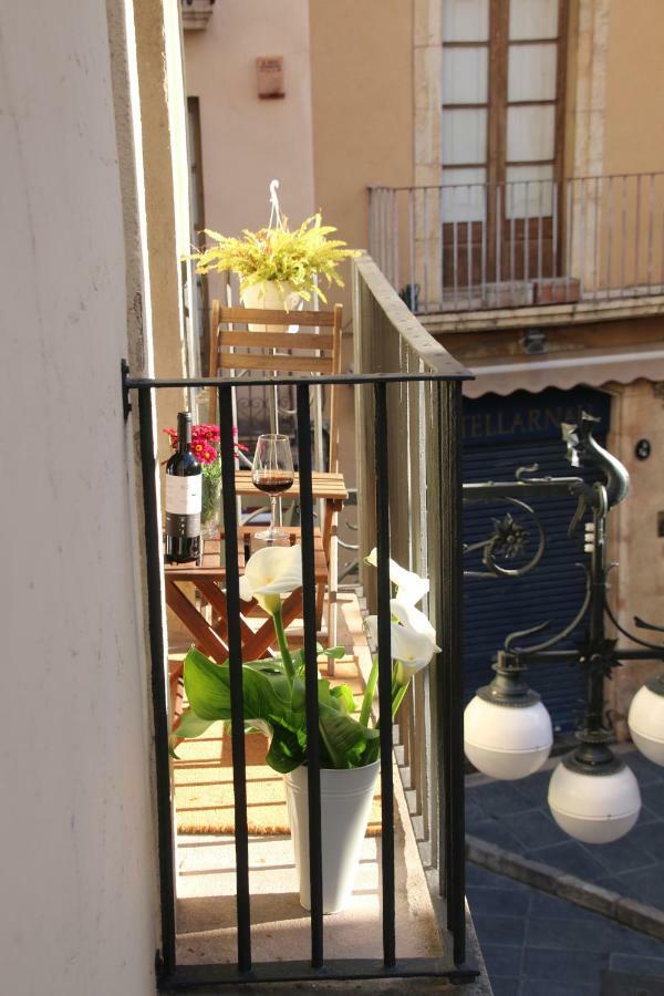 Apartamento En Plaza Sedassos Centro Historico Tarragona Bagian luar foto